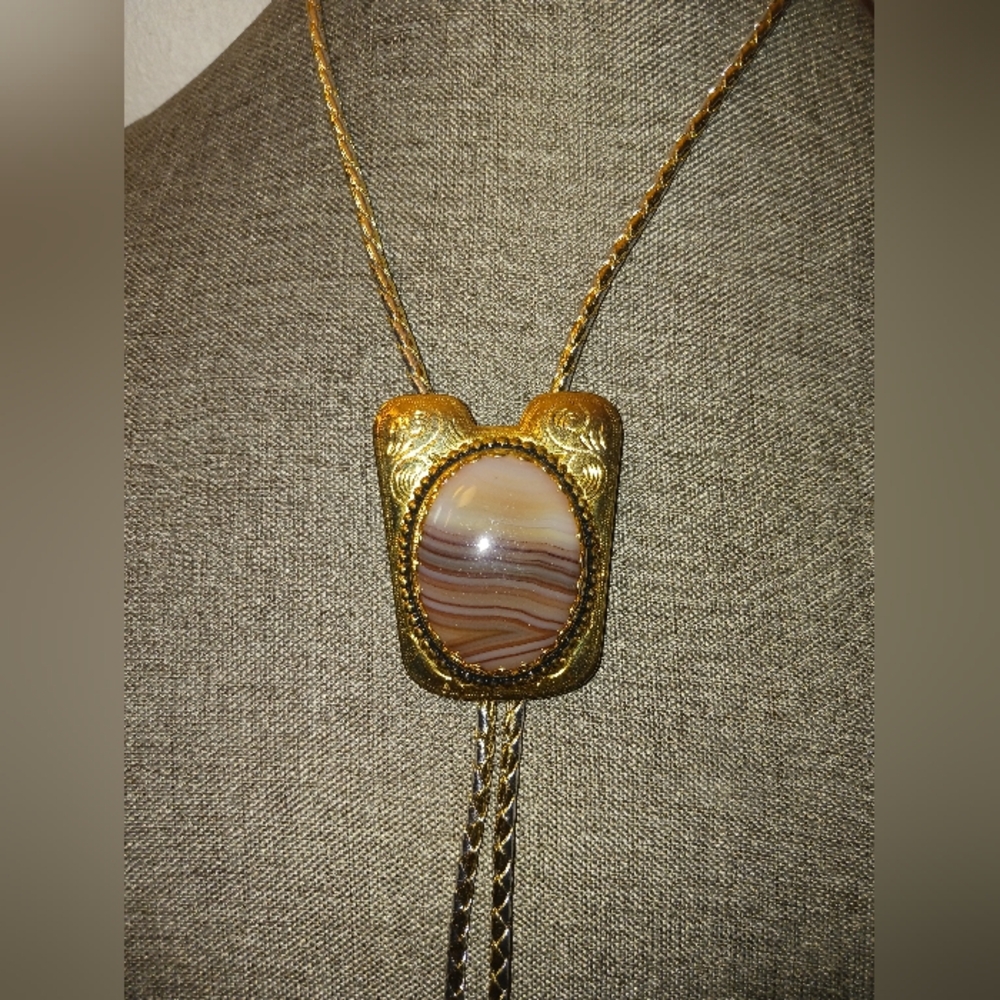 Carnelian Agate Bolo Tie, Gold & Silver-toned Western Design 35in, Very Good